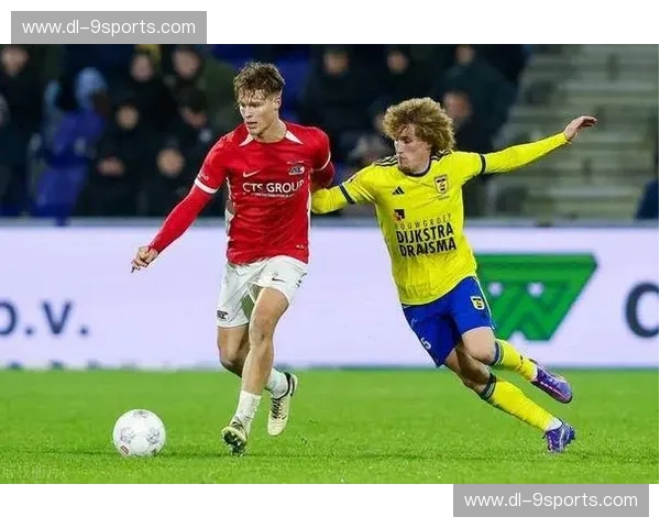 巨龙咆哮对撞羊头图腾：登博思vs多德勒支，荷乙绿茵场的灵魂博弈