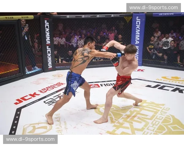 铁拳铮铮，咏春袅袅：拳击与武术的百年对决，谁才是真正的格斗王者？